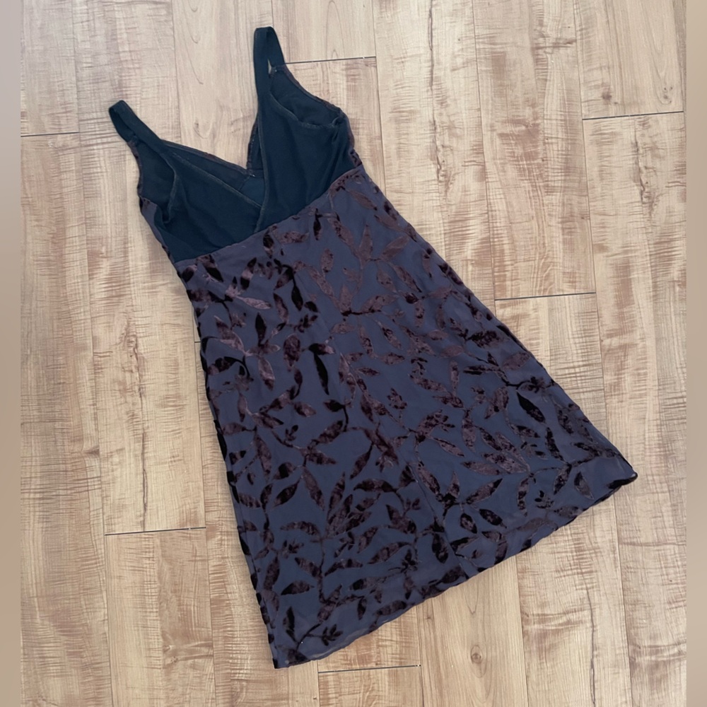 Elegant Brown Black Sheer Overlay Velvet Floral Dress - Picture 4 of 11